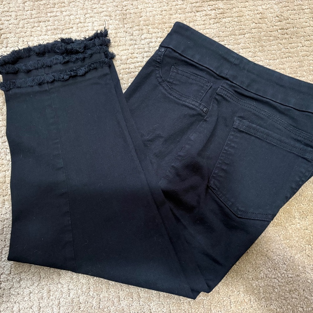 Chico's Black Pull On Denim Capri, Fringed cuff, Size 1